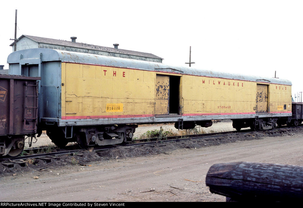 Milwaukee Road ex baggage in MW MILW #958006